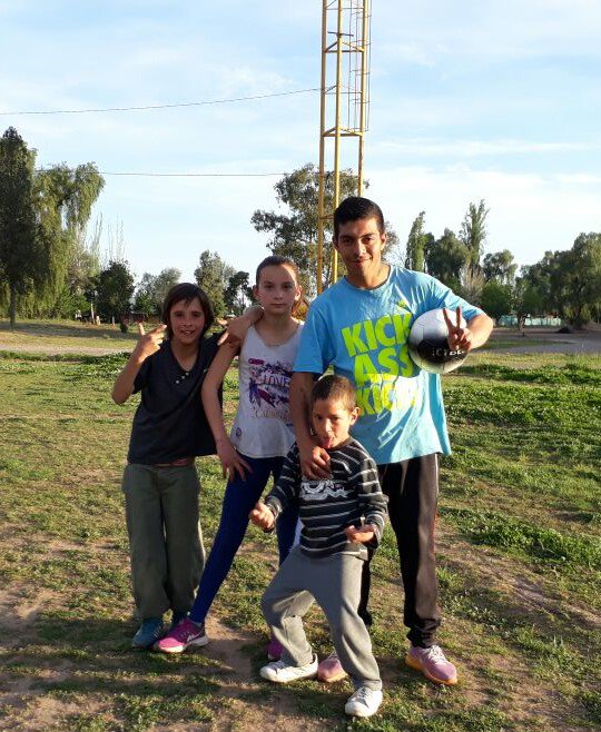 VPopularMza's tweet photo. #Ahora Fulbito y mediatarde para lxs niñxs del Merendero "La Patria son los pibes" de Luján de Cuyo 💙 #Mendoza 🇦🇷 https://t.co/nmwAalMWYw