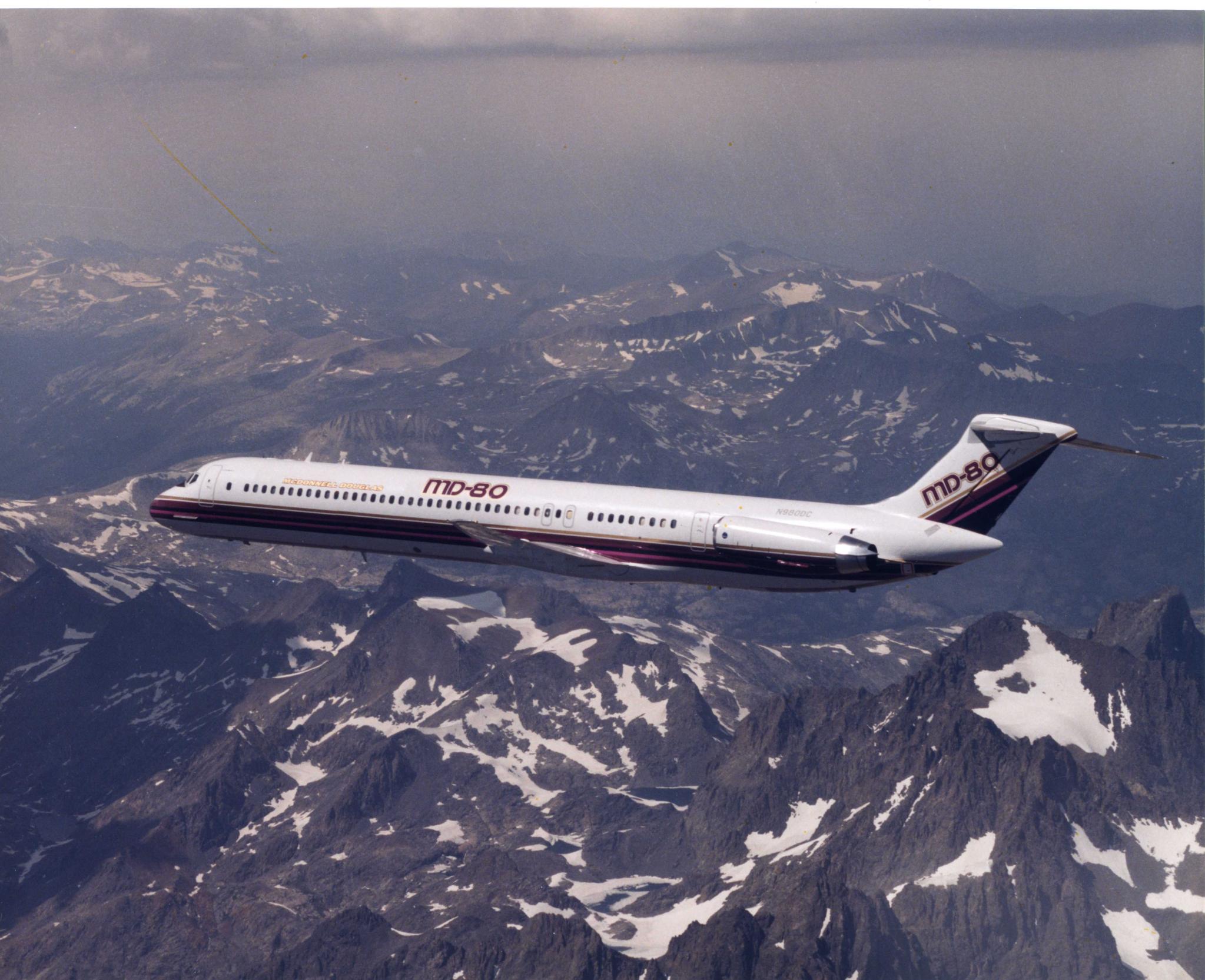 Boeing Airplanes on Twitter: "#TBT to the MD-80 jet. Over 1,190 of this ...