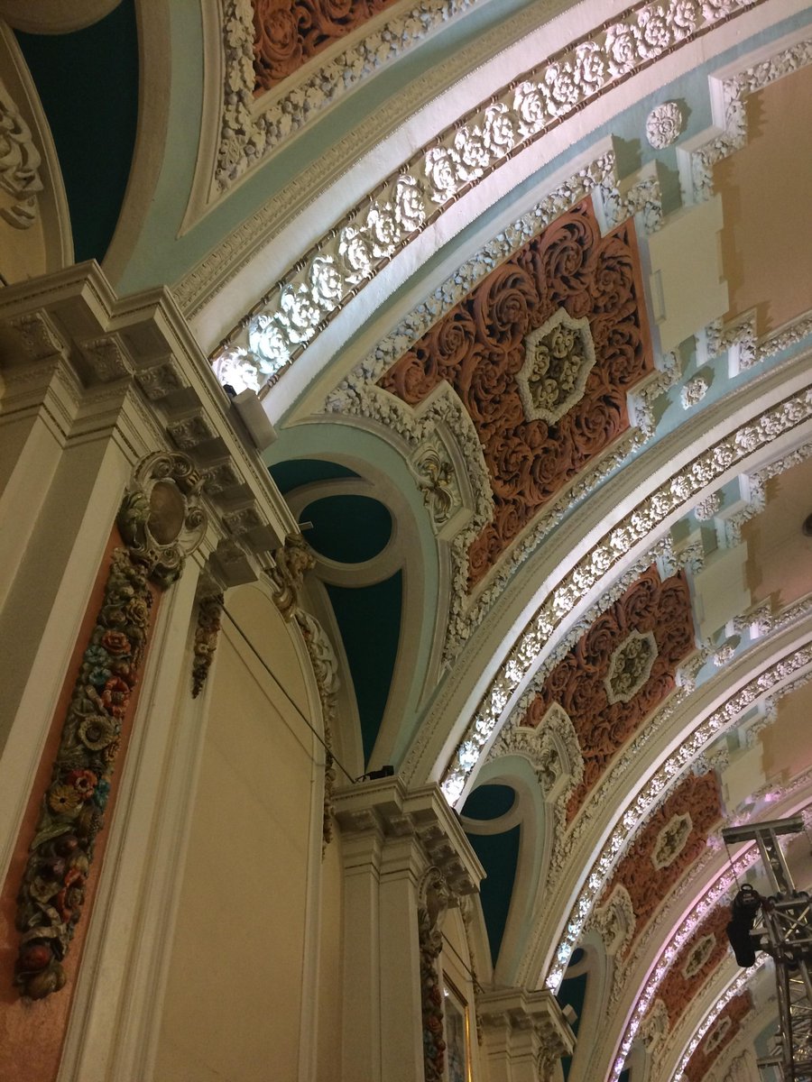 The <a href="/SKTownHall/">Stockport Town Hall</a> ballroom looks fantastic on <a href="/bbcquestiontime/">BBC Question Time</a> tonight. Stunning building in the heart of #Stockport