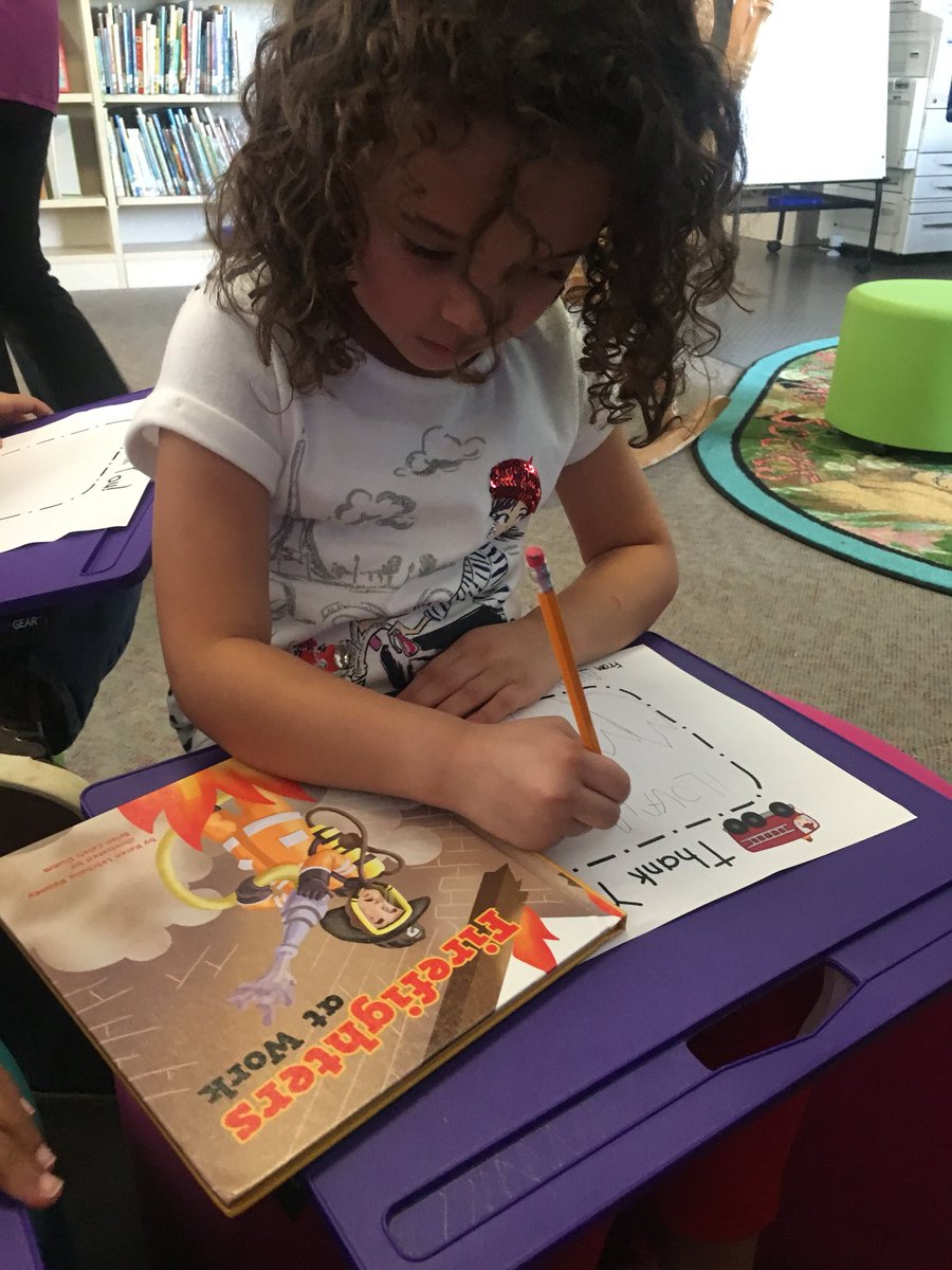 MsBlyereads's tweet image. For #firesafetyweek @parkschool #libraryclasses #read a #nonfictionbook and made #thankyoucards for the #firefighters