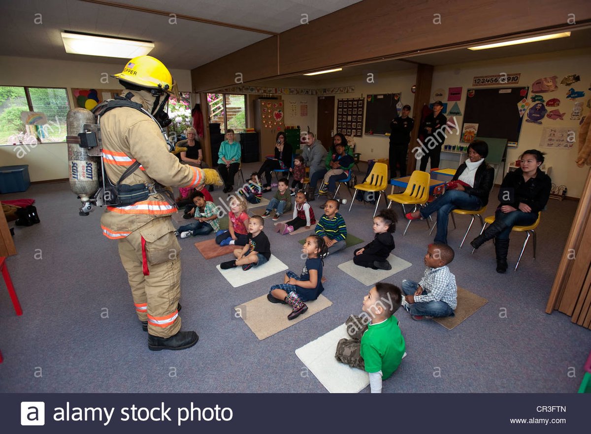 malik_bmz's tweet photo. -Que faut il faire si une personne prend feu ?
-L'éteindre ?
-Non dabord faut lui demandé si il sappel Hugz et si il est en feu sur celle la https://t.co/xsb7XSsffF