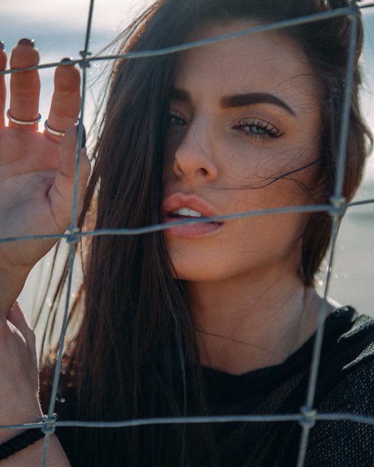 Eyes are never quiet 👁 https://t.co/l9T5IKK2ak<a href="/tag/coachella18"class="tags"><span>#coachella18</span></a>