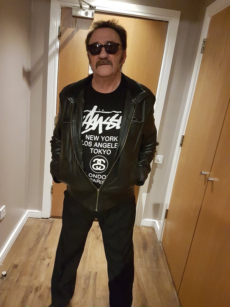 PaulChuckle2's tweet image. #ThugLife 😎
