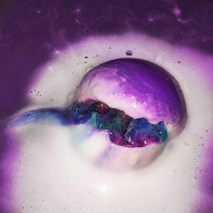 MarshTurtle's tweet image. "L-L-Life is l-like a-a photograph!"

~Precious cinnamon roll

~Helper with the beach

~Baker, photographer

~Bath bomb lover

~RT &amp;amp; follow?