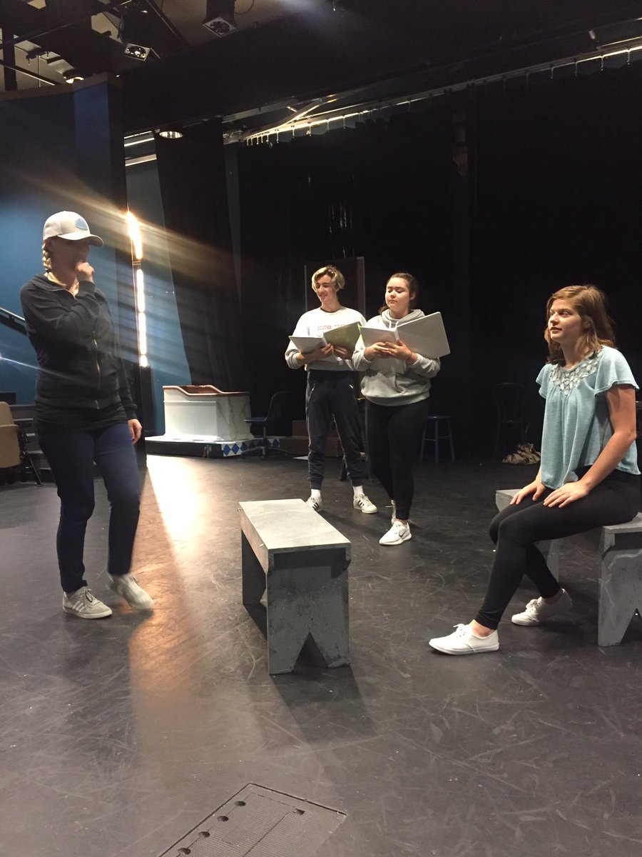evtdramaclub's tweet photo. Rehearsals 🥂 #calvinbergerEHS https://t.co/b25GtjdNs0
