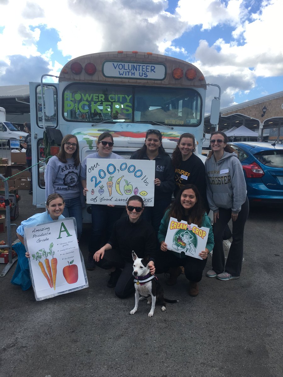 RochesterTheta's tweet photo. We had a fantastic time last Saturday volunteering with Flower City Pickers at the Rochester Public Market! https://t.co/JmzFtZ69gJ