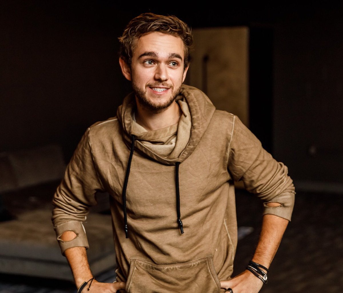Zedd's tweet photo. When you fart and hope nobody notices ¯\_(ツ)_/¯ 

(📸: @tylerhillphoto) https://t.co/kQV5jlLyHn