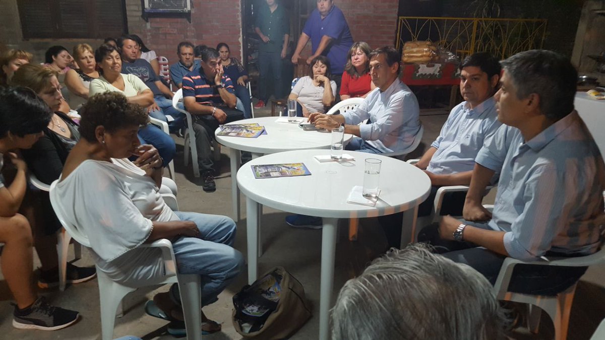 MMontoyaok's tweet photo. Con vecinos del Barrio San Francisco junto a @luisnaidenoff @MarioArce_. Las deudas y los sueños incumplidos están en juego el 22 de Octubre https://t.co/cp6Qqlg8TC