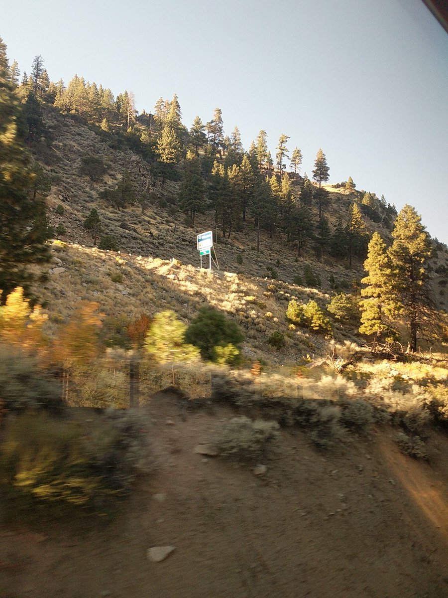 vsmarcuslewis's tweet image. @Amtrak is treating me so nice right now the views so far are incredible. Just crossed into Nevada. #amtrak #thezephyr #trainrides