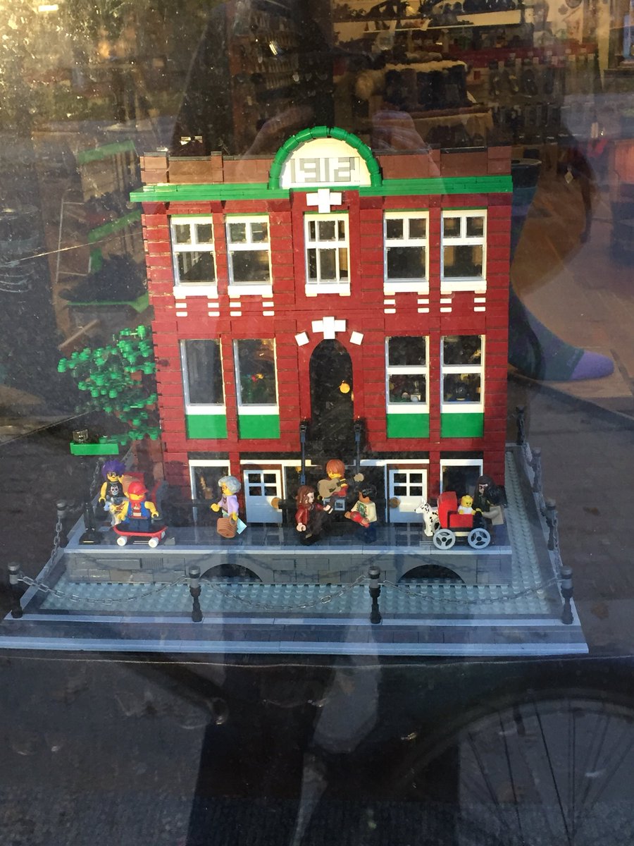 5000keys's tweet photo. Lovely Lego tribute to the Farnham Block - thank u #BroadwayShoeRepair @broadwayyxe #lydias #memories https://t.co/dDDS8EQKN2