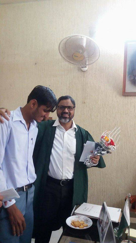 JamiatKhi's tweet photo. #IJT #AdamjeeScienceCollege celebrated #WorldTeachersDay .A warm welcome from teachers.
#سلام_استادمحترم
#اٹھوجوانو_بدلوکراچی
#KhiConv_28Oct https://t.co/FZBsp6Xaq8
