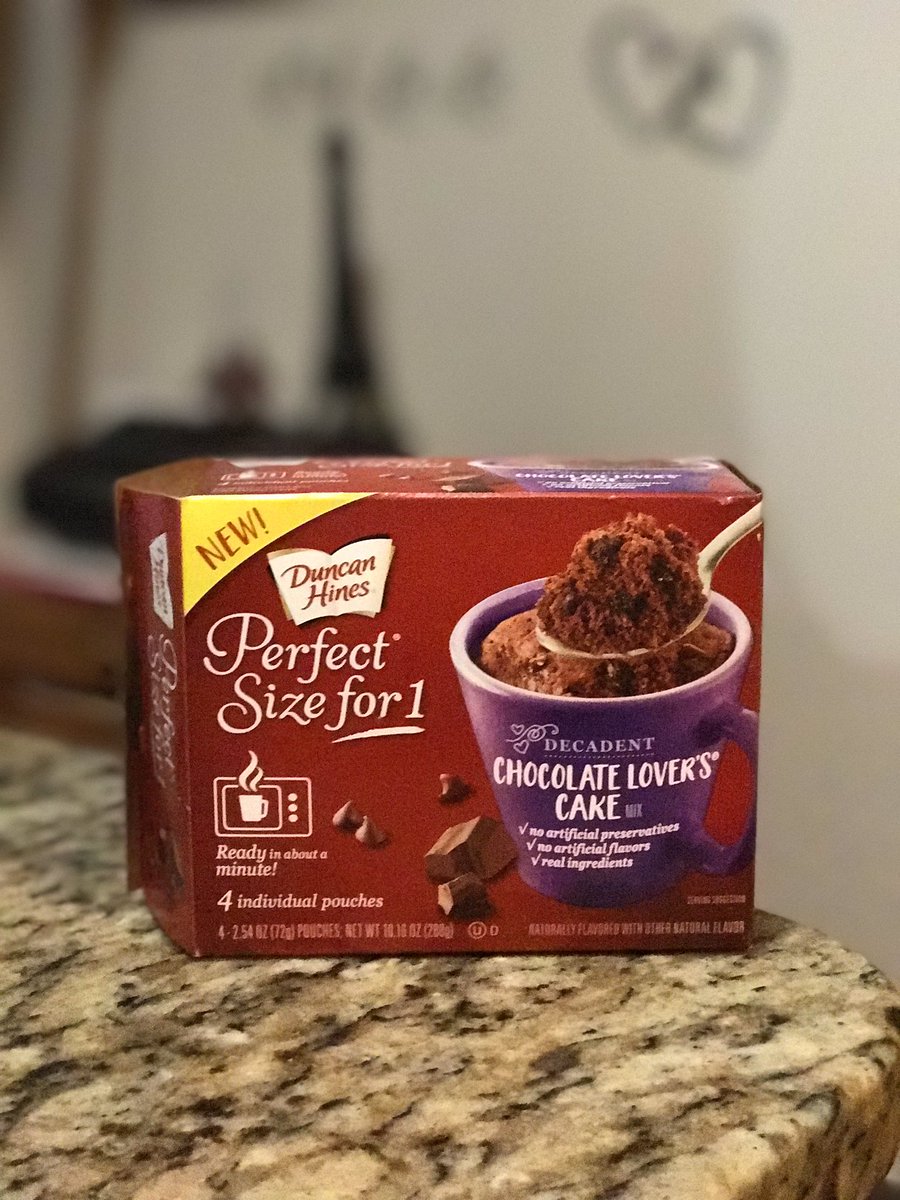 mckeenverrill's tweet photo. 2.00 at the grocery store, buy them, you won't be disappointed π»π«#duncanhines #perfectsizefor1 #chocolateloverscake https://t.co/lfOifpOMeA