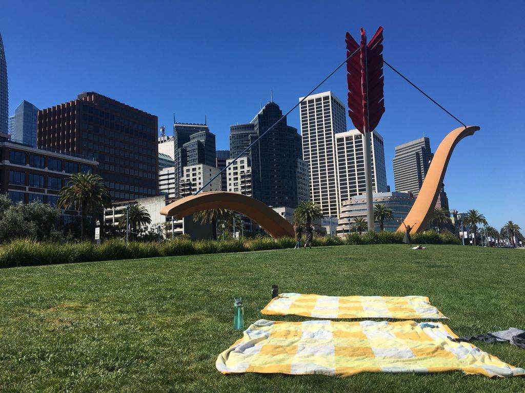 govively's tweet photo. Grab a towel, grab some friends and start sweating! We love #SanFrancisco summers! #embarcadero #FleetWeekSF #vivavively #fitsf https://t.co/u6Tbbuy63r