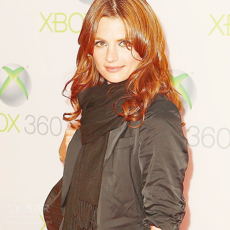 StanaticsBR's tweet photo. #TBT: Stana Katic no lançamento do Projeto Natal, da Xbox 360 (2010). #StanaKatic #Xbox360 #ProjectNatal https://t.co/SgaQxeFgYa https://t.co/EVpPoT4v3E