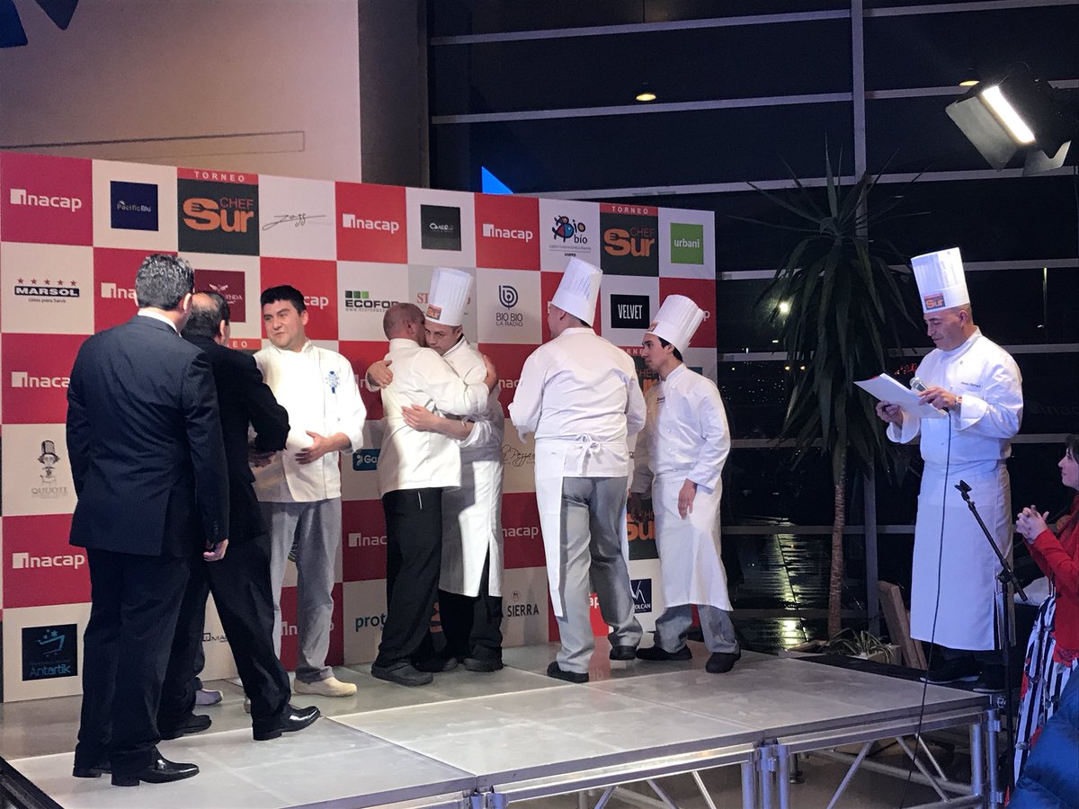 INACAP_CONCE's tweet photo. Premiación escuelas internacionales: 3/Ecuador 2/Perú y 1/ Chile en el podium de #ChileSur2017 https://t.co/9eXBAlUcSO