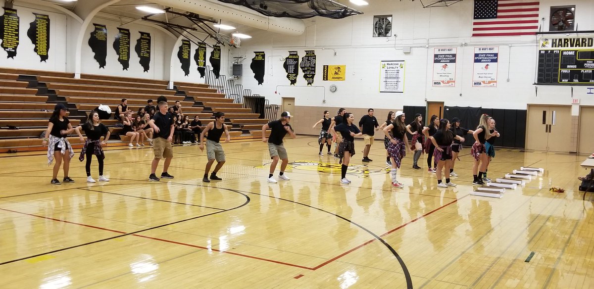 mpattersonD50's tweet photo. Look out here come the Seniors! #hhshocofun #cusd50 https://t.co/fwzIhXHEhZ
