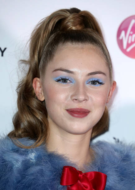 CorfieldBR's tweet photo. Hermione Corfield durante a premiere de Bees Make Honey no Raindance Film Festival. https://t.co/UMK7PuvgyB