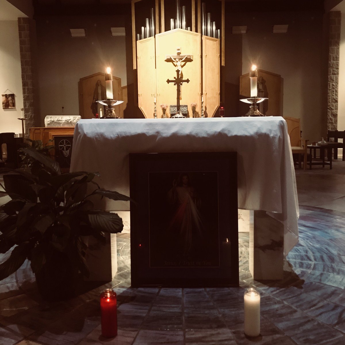 VudatNation's tweet photo. Jesus, I trust in you! Saint Faustina, pray for us! #Jesus #mercy #prayer #plenaryindulgence @receivemyspirit @CatholicBlazers @SamfordCSA https://t.co/l4HF8AsCYt