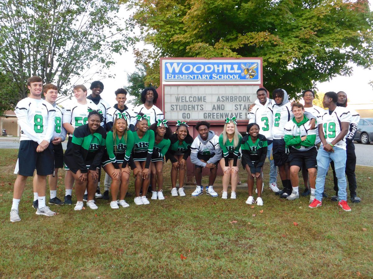 AshbrookHS's tweet photo. More pictures from a great morning at Woodhill @WoodhillES https://t.co/KgH8nTN02f