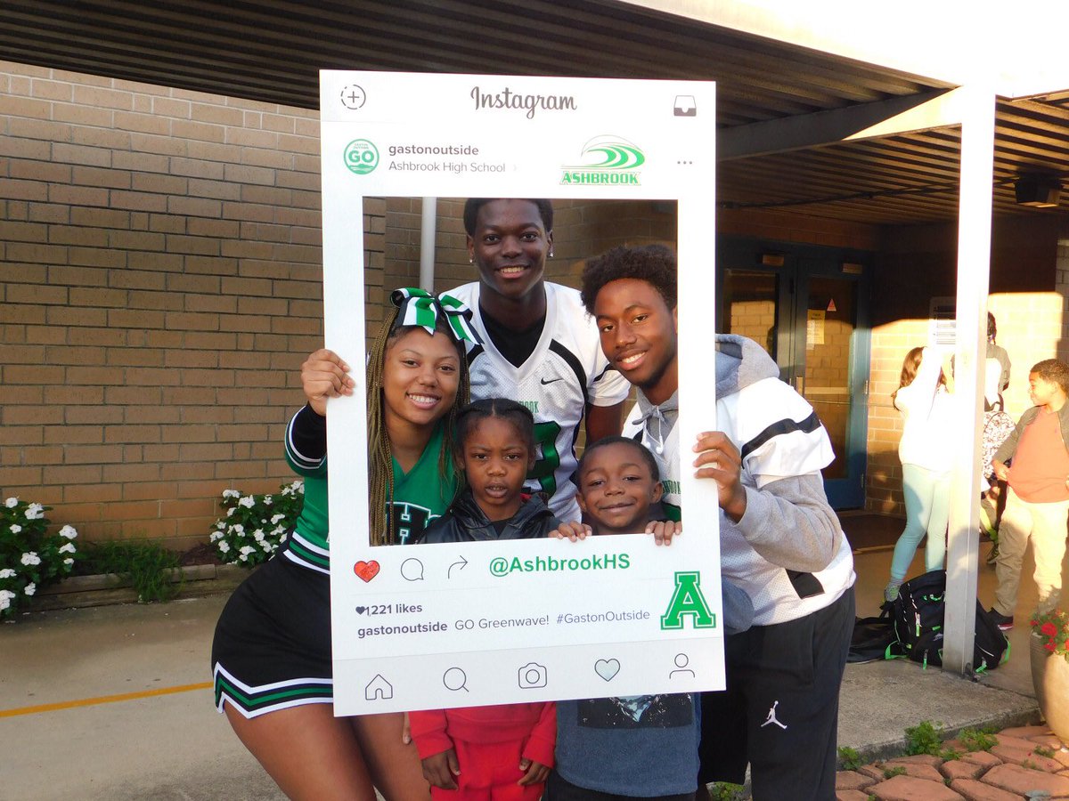 AshbrookHS's tweet photo. More pictures from a great morning at Woodhill @WoodhillES https://t.co/KgH8nTN02f