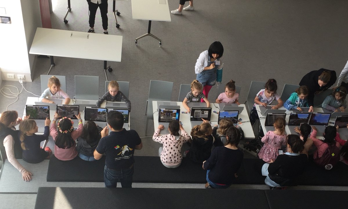 EngAustraliaVIC's tweet photo. @robogals at EA VIC today. Having fun and exploring the world of Engineering, what could be better? #WomenInEngineering #futureengineers https://t.co/olQ8QrSDx2