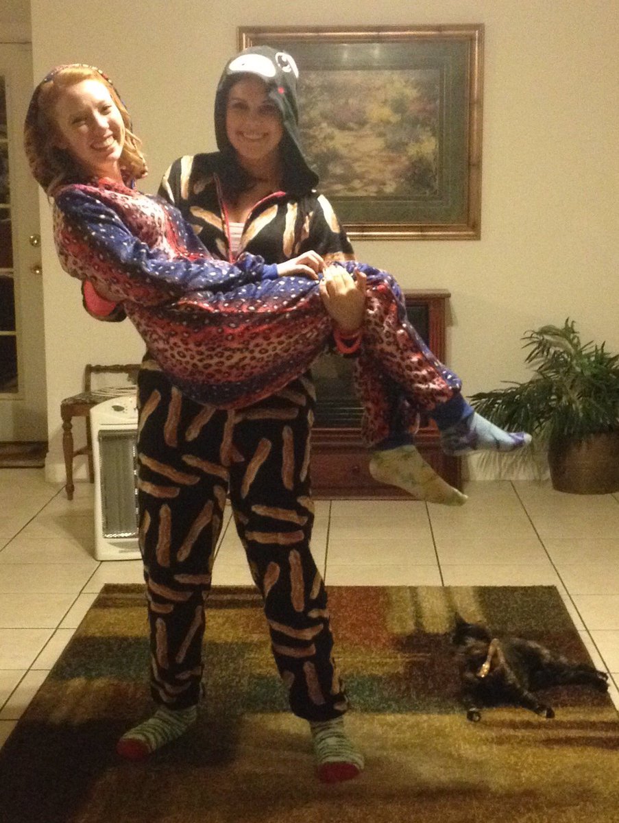 moriahpeyton's tweet photo. Pictures of me carrying you to get me warmed up for how you'll prob be when we celebrate your 21st!! #happybday #loveyou https://t.co/PoVISkCqfS