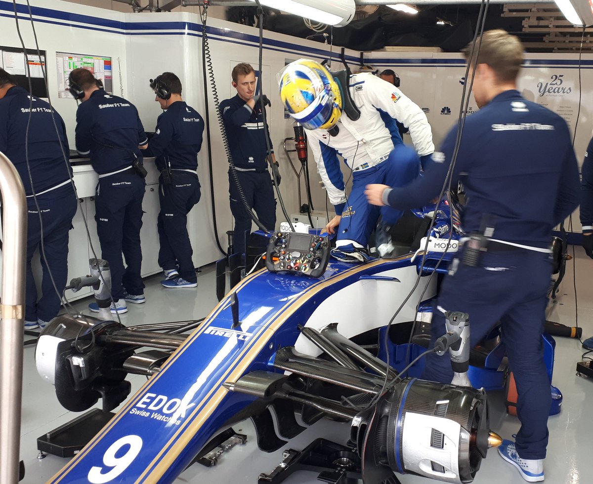 stakef1team_ks's tweet image. Green light for FP1👊 Both cars straight out of the garage to make the most of the dry track #JapaneseGP #F1