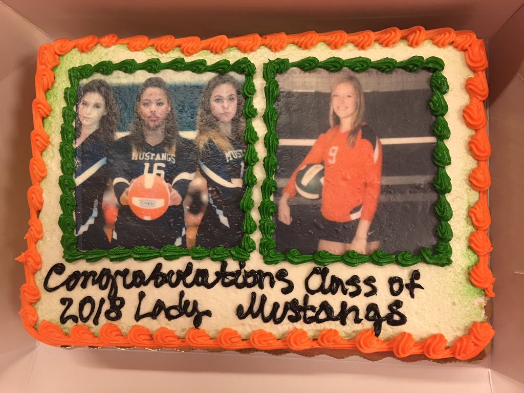 Mandarin Vball finished 2-2 in District play, by downing FPC tonight in 3, as we recognized our Seniors for all their hard work! #vivstrong