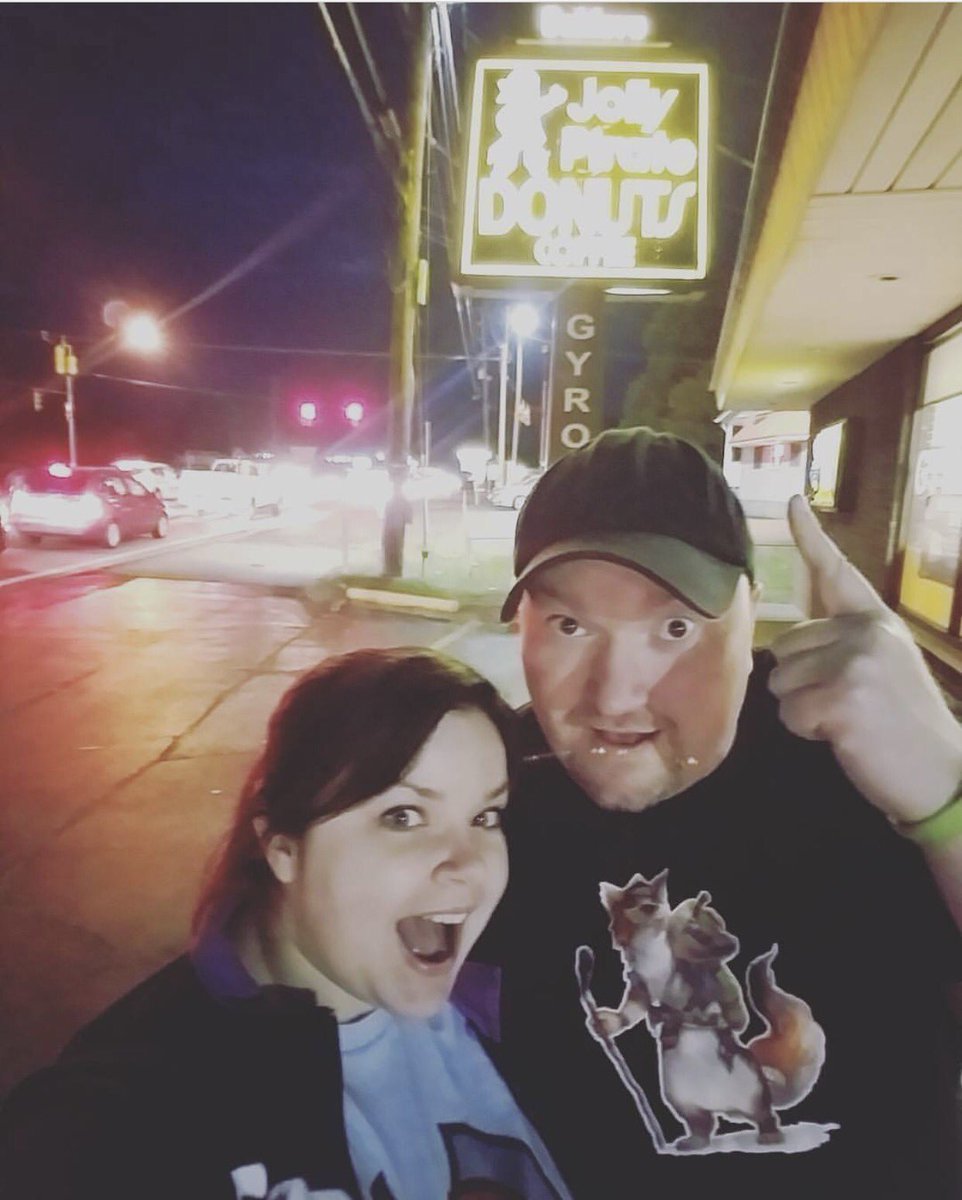 Travis_Fauber's tweet photo. βπ©β°β°π¦π₯
#firewalkwithme #twinpeaks #damnfinecupofcoffee #theowlsarenotwhattheyseem #trariah #specialagentdalecooper #jollypirates #donuts https://t.co/VwEedZ1BJL