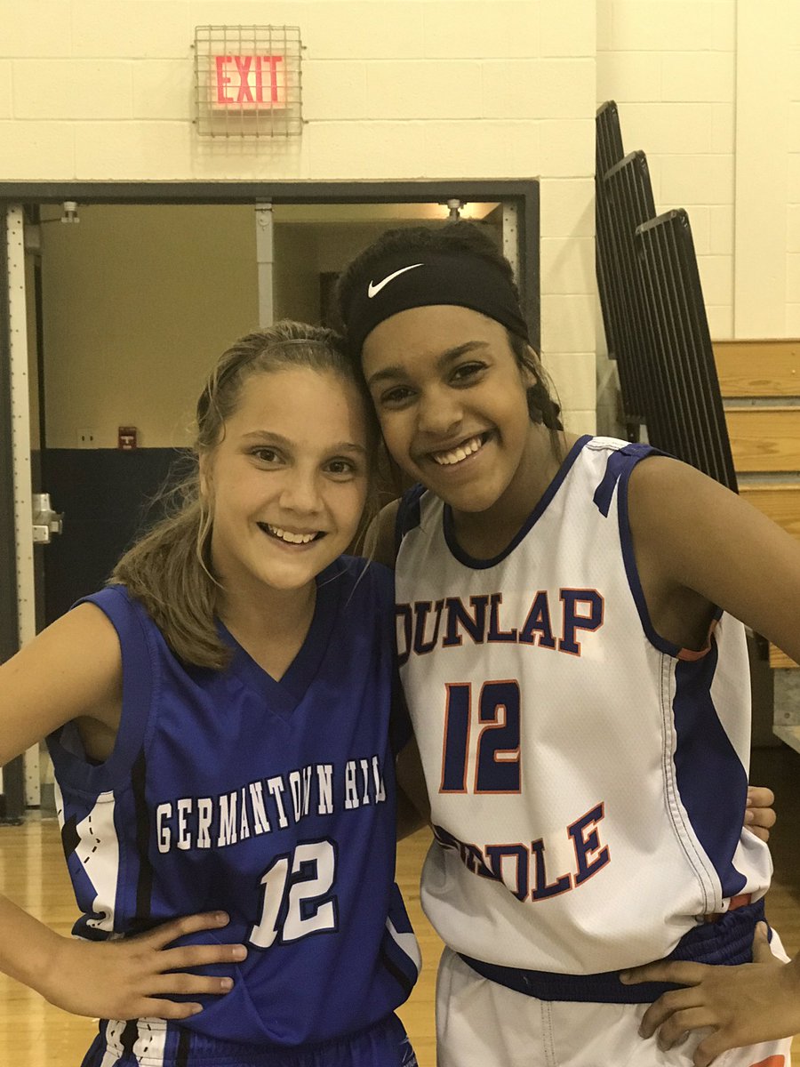 DianaBurton22's tweet photo. When teammates play against each other 🏀❤️🏀 #HOIFAMILY #HOIproud https://t.co/gsbOZI3oOf