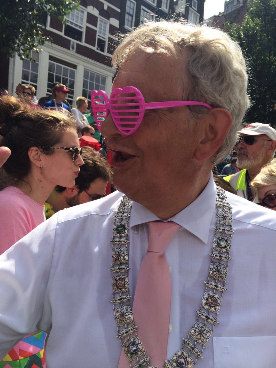 Dank voor alles lieve burgemeester. We gaan je ontzettend missen. #vanderlaan #pride #amsterdam