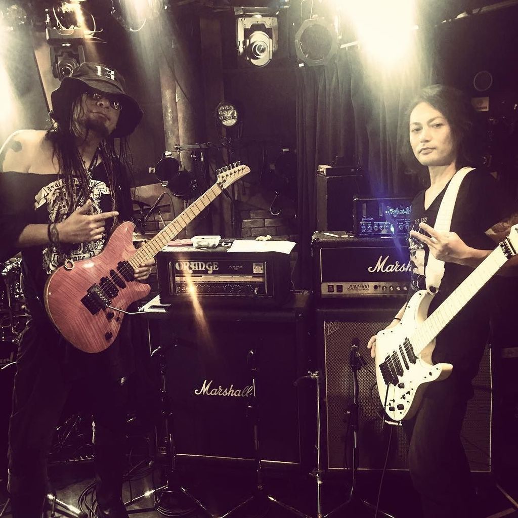 thekazrock's tweet photo. 同じ世代。
共に様々なステージでギターを奏で続ける仲間。
今宵ついに初セッション。
楽しみ。

#thekazrock 
#kentaharada 
#katametal https://t.co/n1xlGdN0Bd https://t.co/YcNVwRmwjk