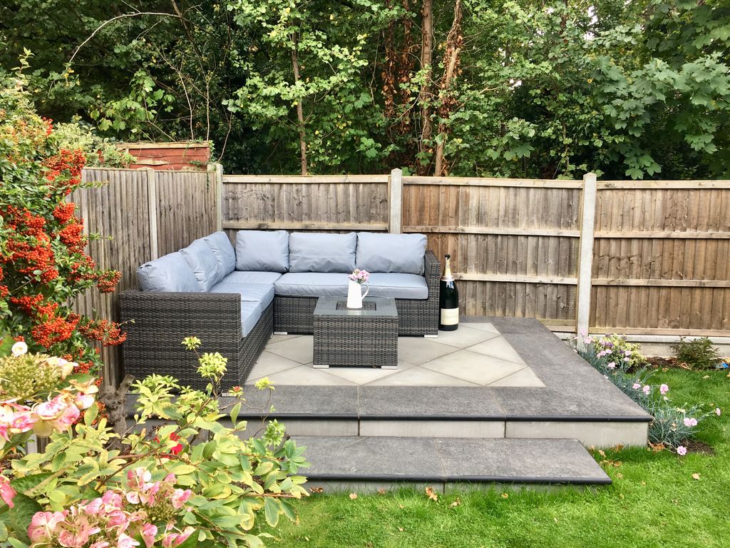 PaveDoctor's tweet photo. Black basalt and Flamed grey sandstone slabs supplied by @_LONDONSTONE
Complementing nicely on this patio in #chingford

#pavedoctor
#london https://t.co/tiSBqxVtUF