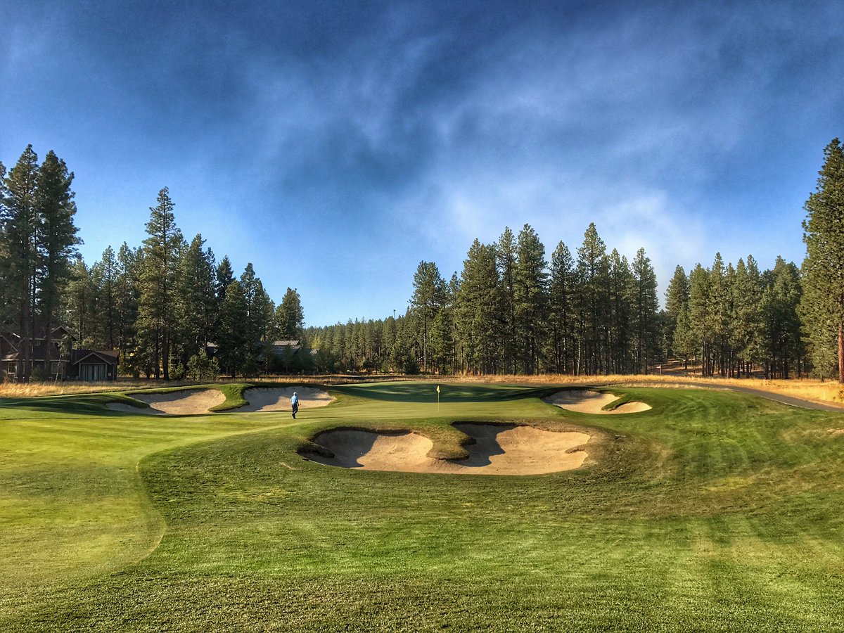 TheFallCityKid's tweet photo. Golfweek takes me to some beautiful places and beautiful people in this business. Thanks Tony Graham and Caleb Kraus for sharing the Loop! https://t.co/3o4bxA0HoQ