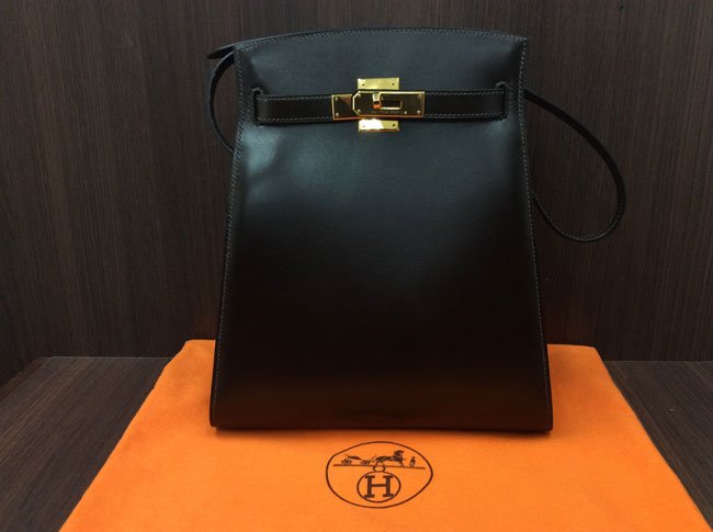 エコリング 天王寺上本町店で エルメス ケリースポーツ F刻 を買取させて頂きました F刻 02年製 と若干年数が経っておりますが 目立つようなダメージはなく綺麗な状態でした 気になる買取価格は下記より 買取実績ページをご覧下さい
