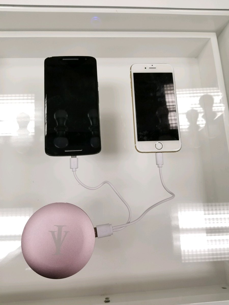 impactvanityco's tweet photo. Never miss the perfect shot. Not only will you look fabulous but our charging LED compact will ensure your phone's battery is always 100% https://t.co/g2yxCSbBie