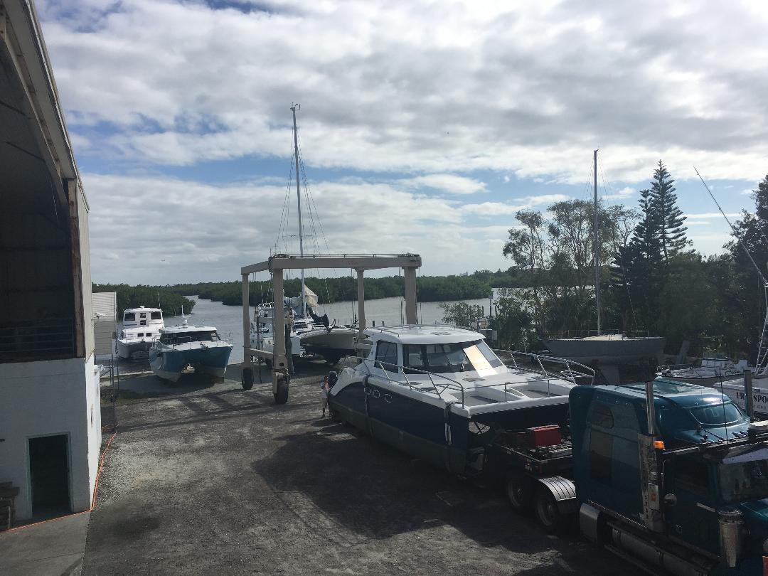 Endeavourcats's tweet photo. Busy, beautiful day at the boatyard! @Endeavourcats @ArrowCat American Yacht &amp; Custom incl. OEM repairs #powercatpowerhouse #boating #travel https://t.co/RKgixvyNTp
