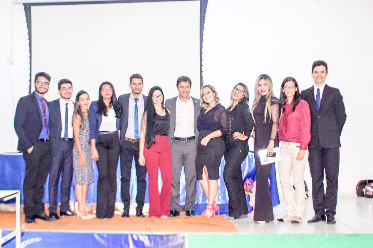 DuarteJr70's tweet photo. Fico muito feliz em conhecer jovens tão dedicados e inteligentes! Agradeço o convite dos membros do #GEDIMA para participar do #Simpósio! https://t.co/luxrnqATTf
