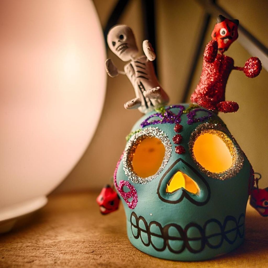 kevinpjennings's tweet photo. Digging through our stuff and I found some fall decorations. Love this Day of the Dead themed skull.
#potd2017, #p… https://t.co/Dm46QTTVsC https://t.co/KqDDVV4dea