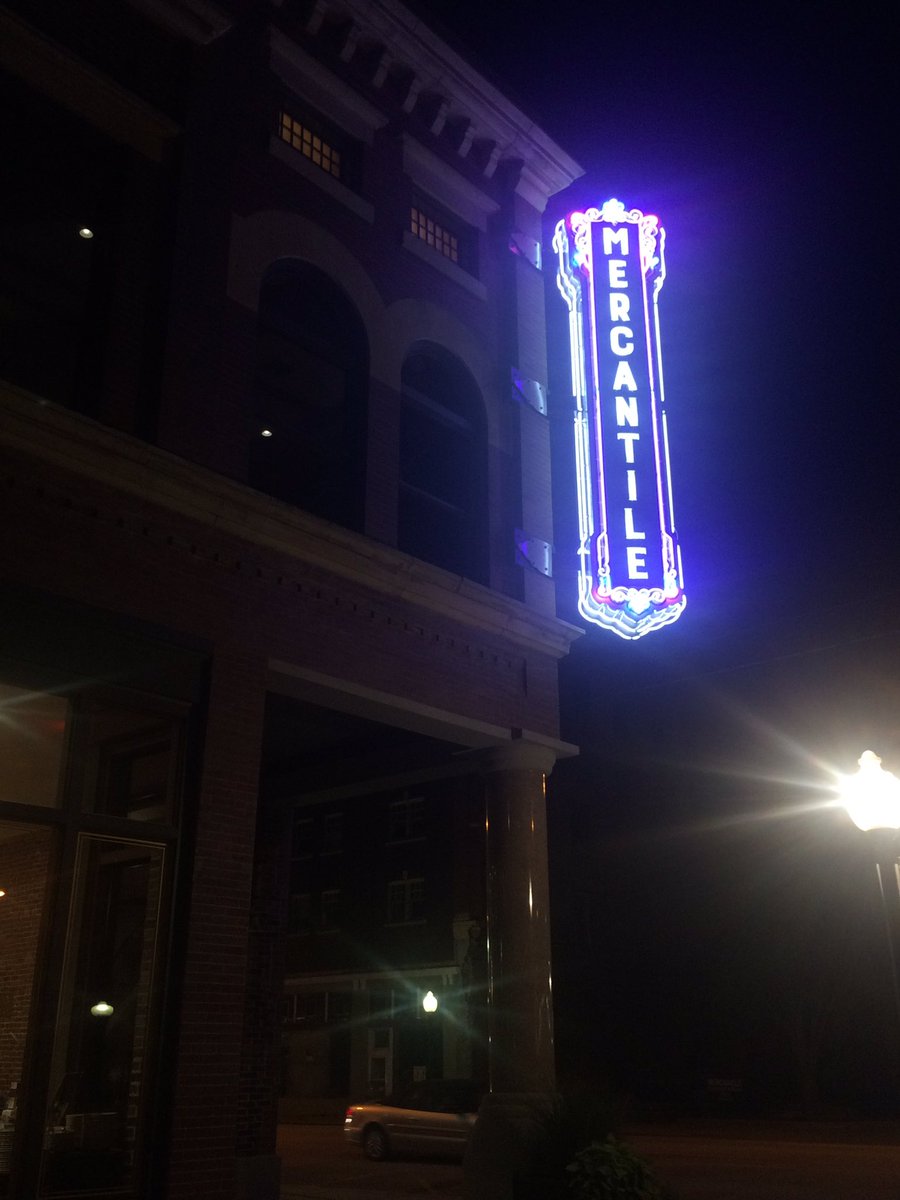 daisydawn123's tweet photo. @thepioneerwoman I'll see you tomorrow for my birthday breakfast at the Merc! Drove from Michigan to spend the day in Pawhuska! https://t.co/u4SJ2jctYZ