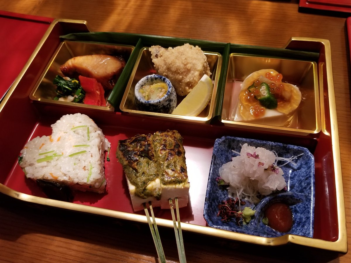 少年ジャンプ編集部 京都麦わら道中記 いよいよ明日からスタート 今日は担当たちと最終チェック 二軒茶屋中村楼さんでサンジコラボメニューが食べられる ナカノ T Co Ho8ul8vav2 Twitter