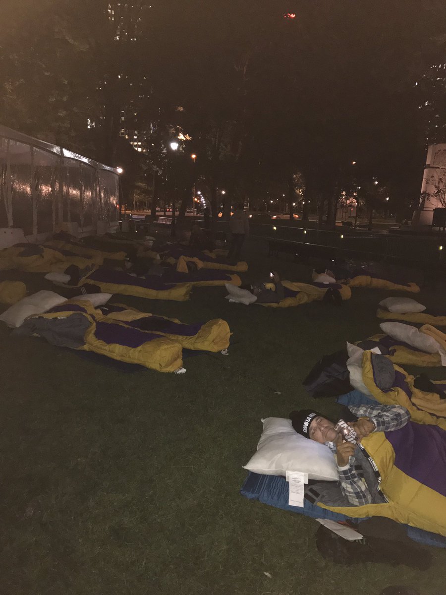 Dormir une nuit #Danslarue pour soutenir les jeunes itinérants <a href="/_danslarue/">Dans la rue</a>, une cause importante pour moi @sunlifeqc