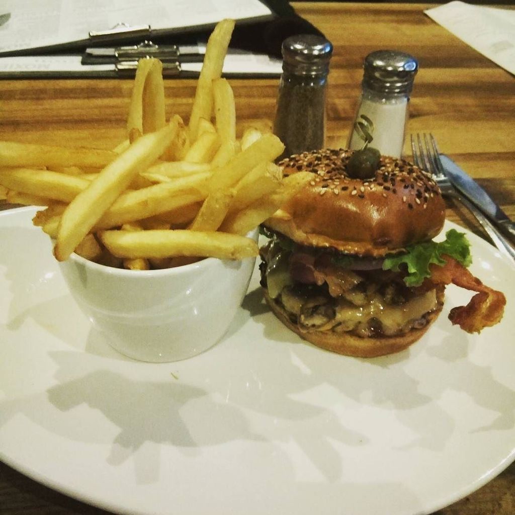 Carlos_AFarinha's tweet photo. Loaded Burger! https://t.co/R66Uo9RYUn https://t.co/hdqJe4b3vK
