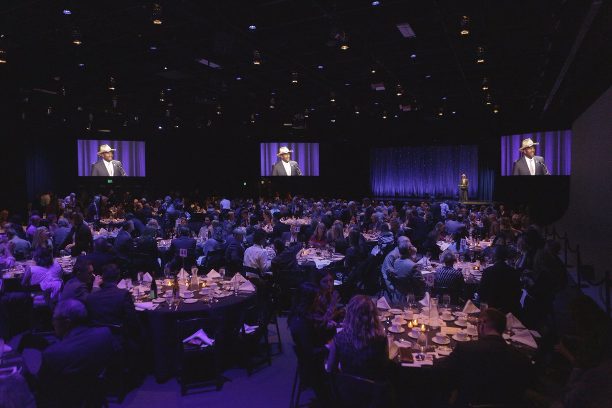 SeattlesUGM's tweet photo. "All these people care about our city. It's amazing! This truly shows that Seattle chooses to #LoveFirst!" – #SeattleCatalyst Guest https://t.co/kVOdippScI