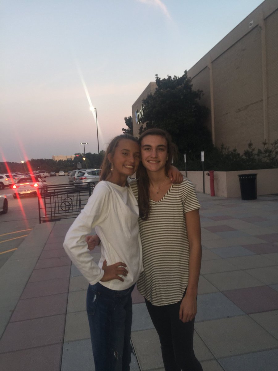 esalmon23's tweet photo. Happy happy birthday @kimel_caroline !!! Glad we get to survive magistras class together again!! https://t.co/lJW1NSc1l7