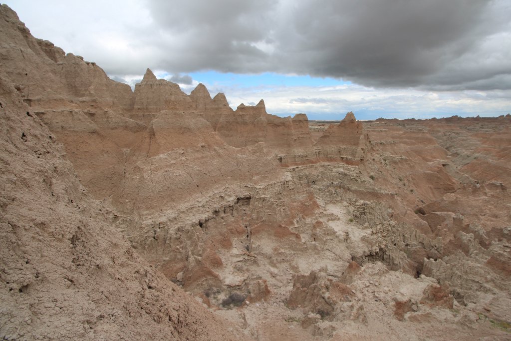 ewalshh's tweet photo. The Great American Road Trip: Badlands &amp; Mount Rushmore, Yellowstone &amp; Grand Tetons https://t.co/iDCVp3oh0S https://t.co/pIFGH1DNnj