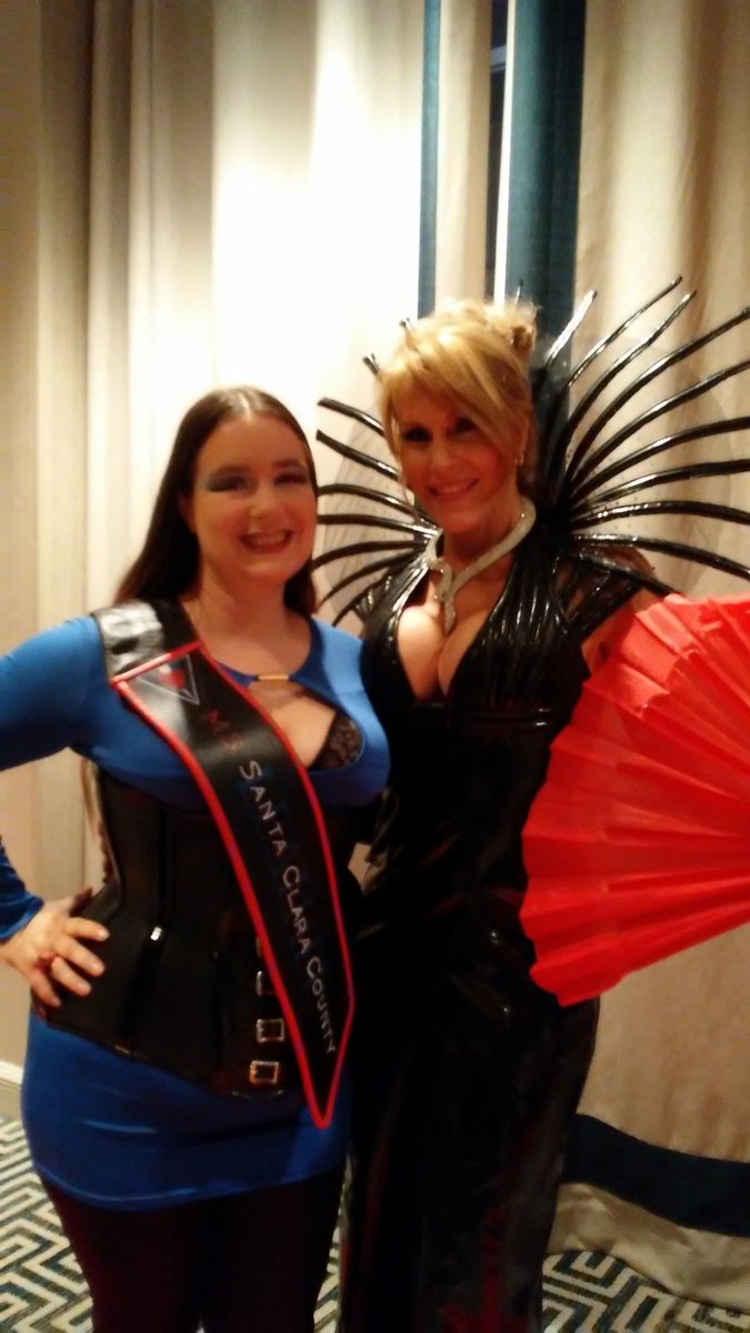 ZombieRiley78's tweet photo. Red Carpet @OfficialDomCon 2017 @BondageLand @GoddessPhoenix1 #PowerfulWomen #LuckyPup
#ThoseOutfits โค๐๐๐๐๐ถ https://t.co/73xiNEDhwW