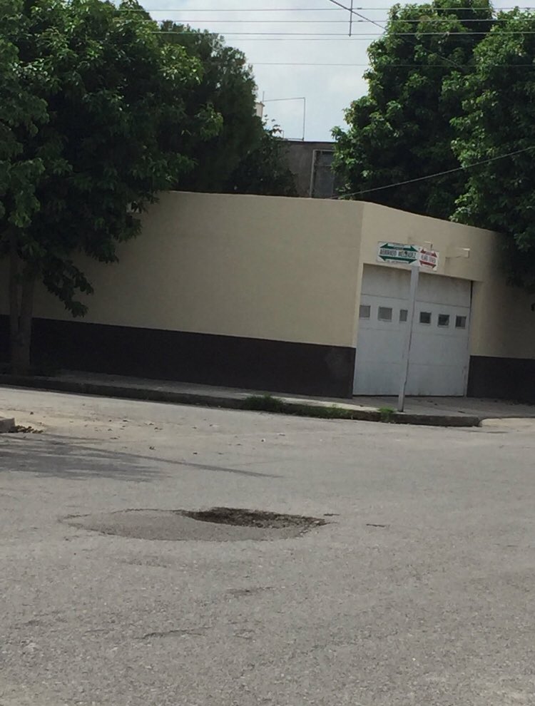 alfredkuri's tweet photo. @CeroBachesTrrn Bache en Av. Hilario Esparza esq. Con Armando Melendez col. Las Margaritas; cada día empeora @torreon @AyuntTorreon https://t.co/UGNOlIfhhZ