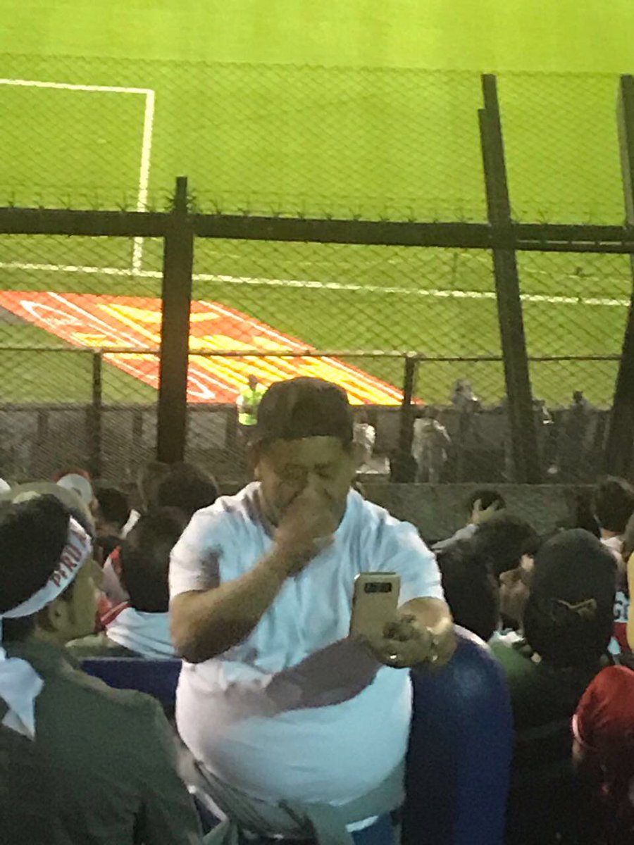 larryportera's tweet photo. AMPAY en La Bombonera: ¿Saben porque @BienvenidoRamrz no asiste a sesiones para aprobar canabis medicinal?. Porque viajo para ver el 🇵🇪vs🇦🇷 https://t.co/5ZzdF7DxQk