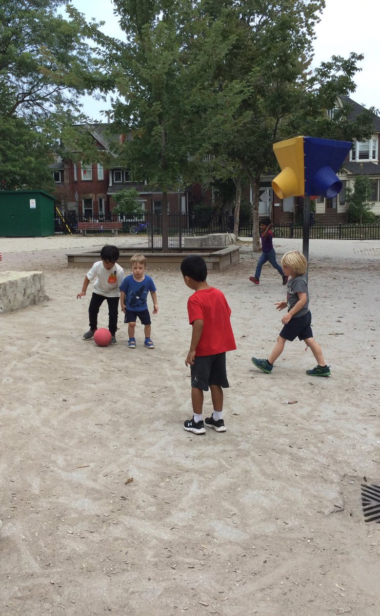 QVRm115's tweet photo. Free time outdoors allows students to select the skills they want to develop. #child_centred #play_based_learning https://t.co/lN5hLVfVnV